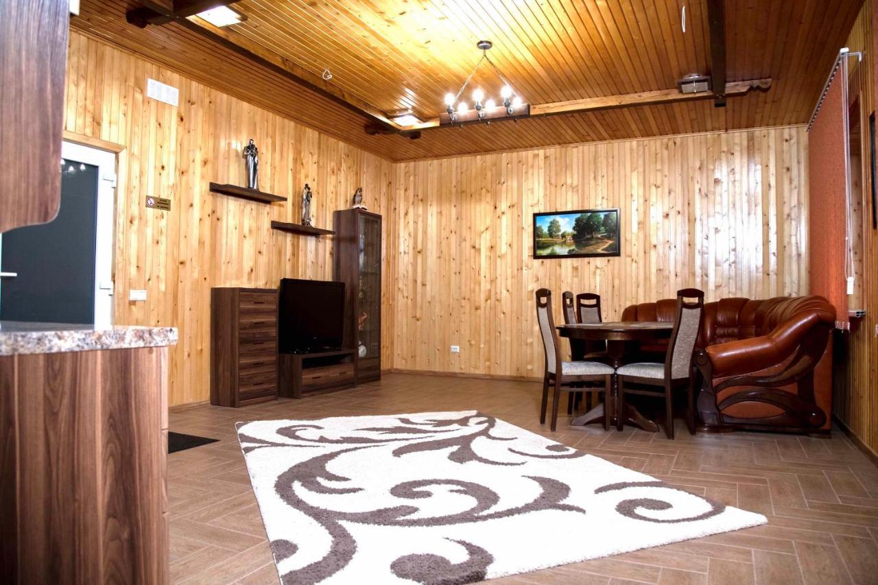 Hotel Вілія à Lomacineţi Extérieur photo