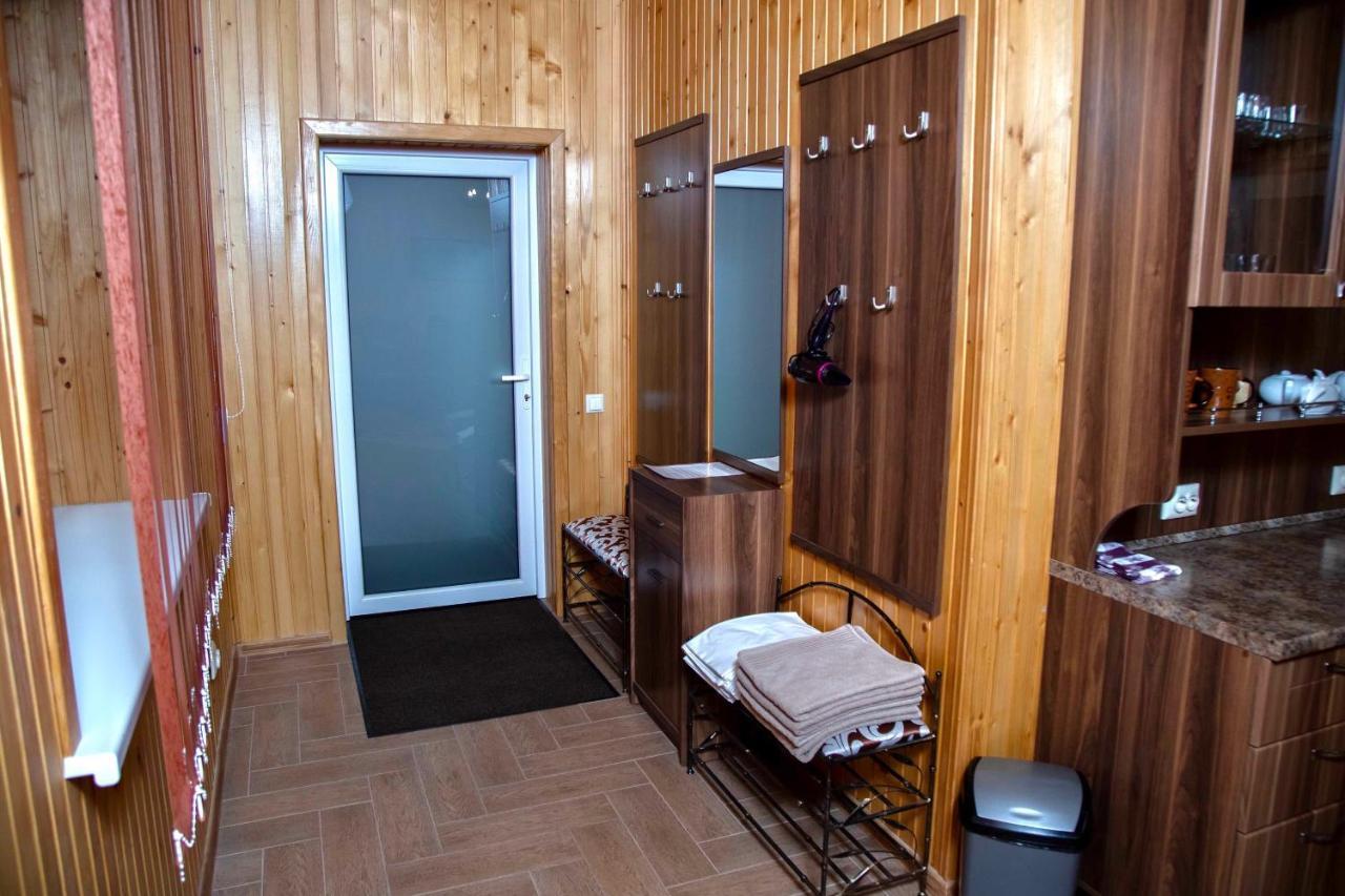 Hotel Вілія à Lomacineţi Extérieur photo