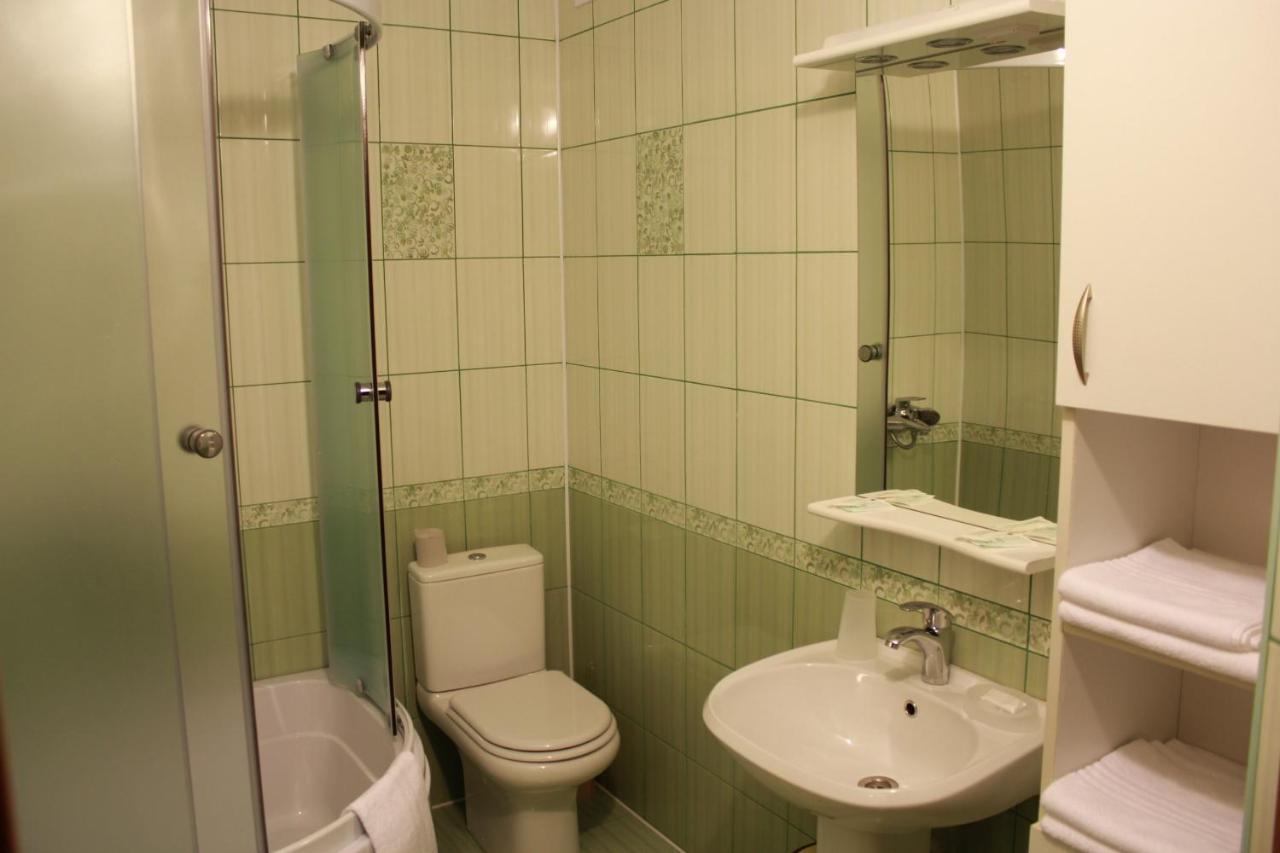 Hotel Вілія à Lomacineţi Extérieur photo