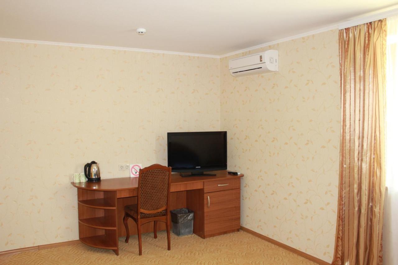 Hotel Вілія à Lomacineţi Extérieur photo